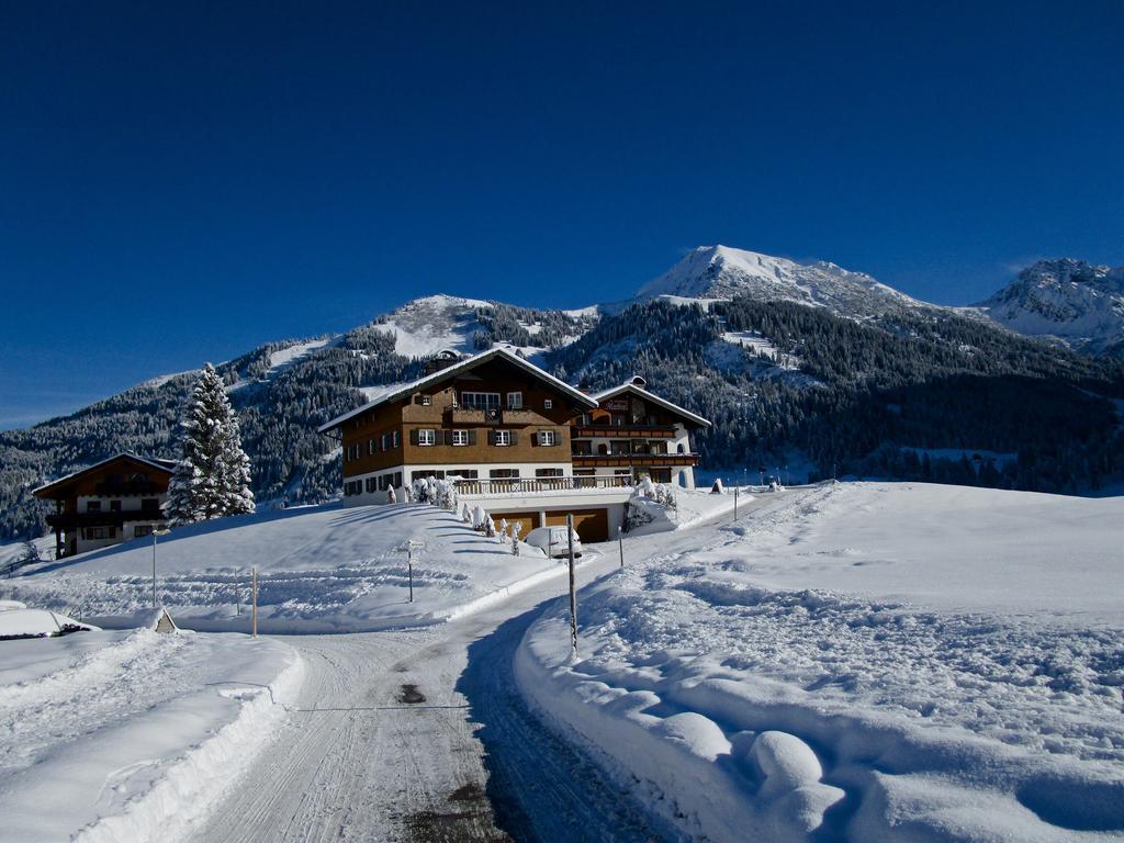 Gaestehaus Mathies Hotel Mittelberg Exterior photo