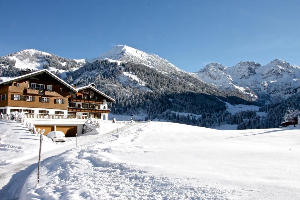 Gaestehaus Mathies Hotel Mittelberg Exterior photo