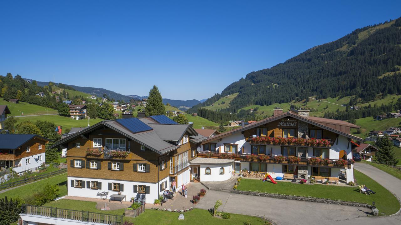 Gaestehaus Mathies Hotel Mittelberg Exterior photo